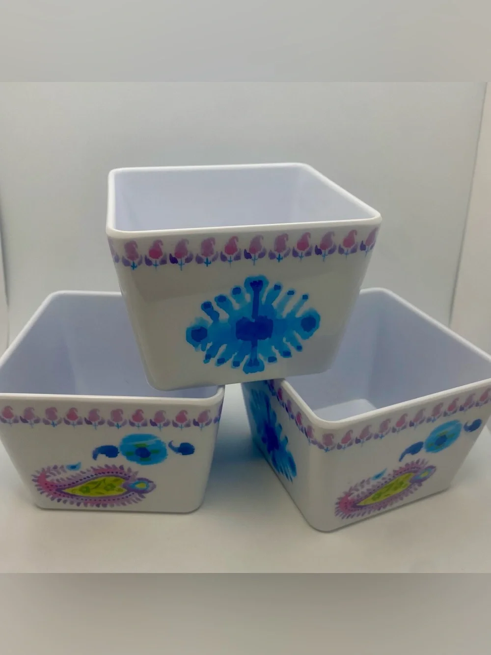 Set of 3 melamine bowls by Nicole Miller